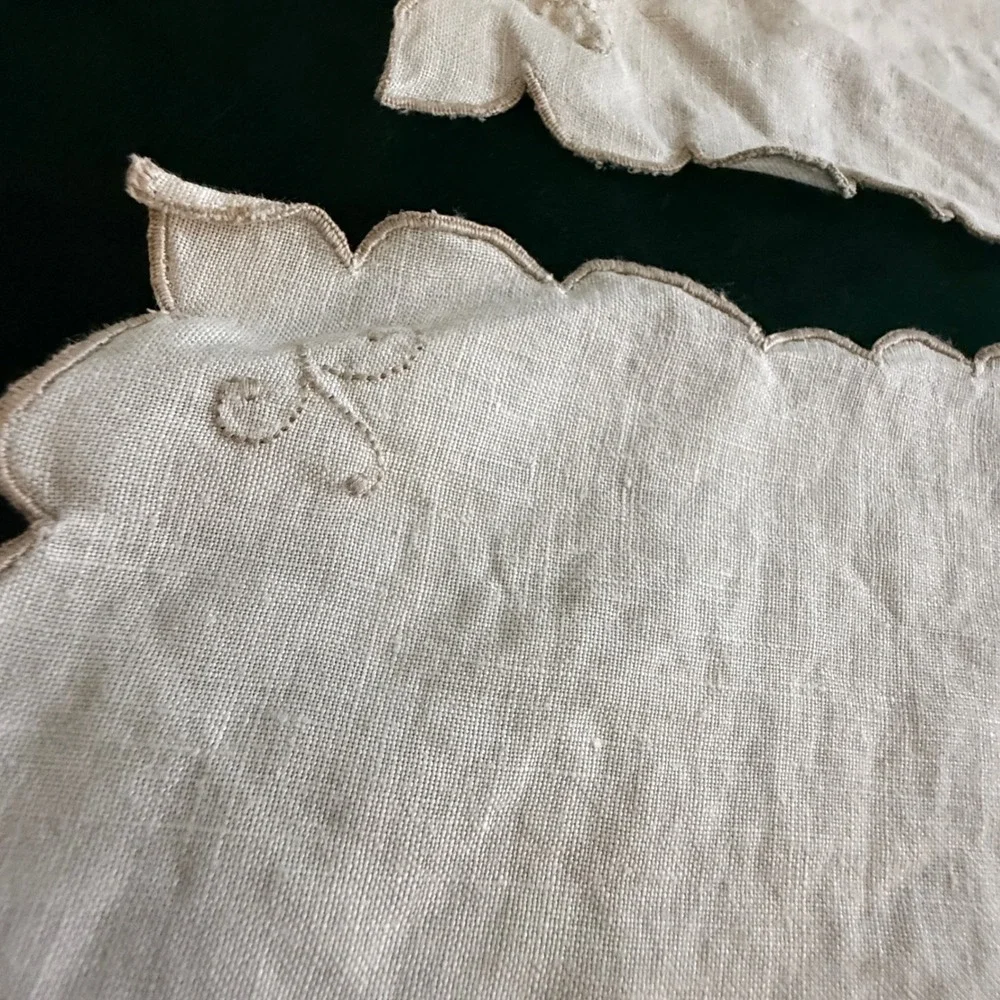 Vintage Off White Linen Placemats Set of 4 Scalloped  Embroidered Floral Cutwork